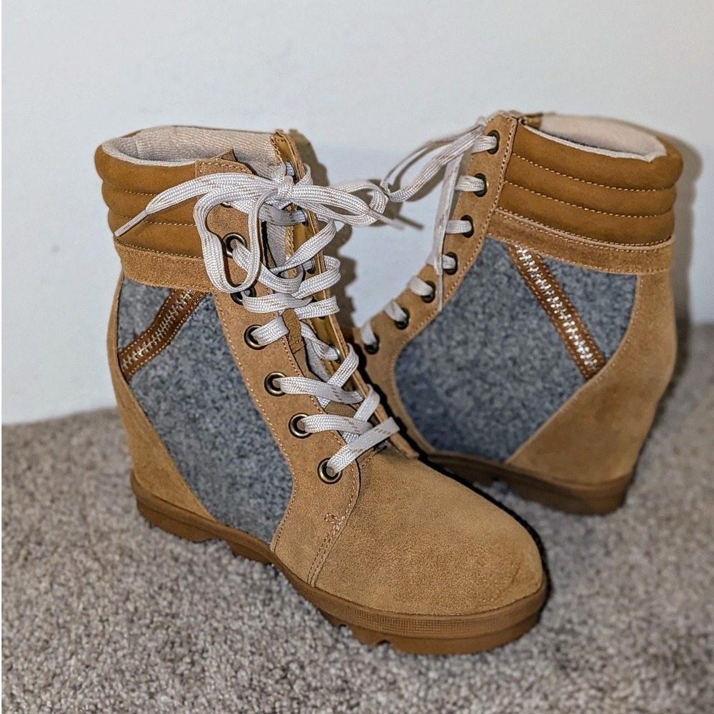 Serra Women's‎ Tan Suede & Grey Wool Blend Wedge Lace Up Ankle Boots Size 8 NEW